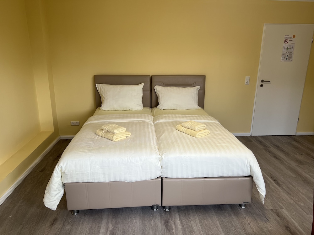 Standard Twin Room, 2 Twin Beds - Photo 3