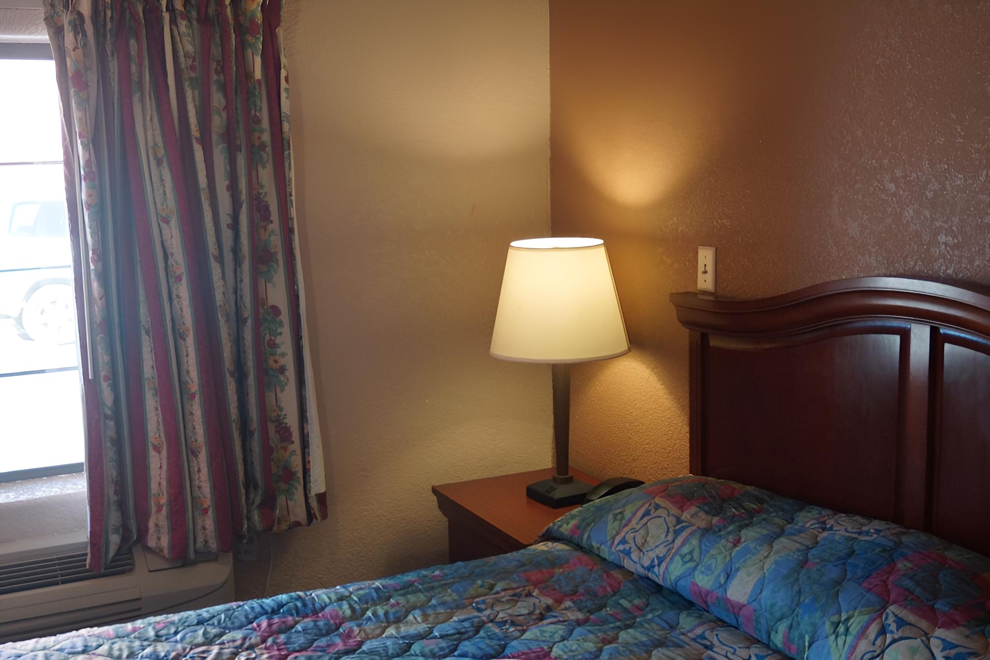 Standard Studio, 1 Queen Bed, Kitchenette photo 2