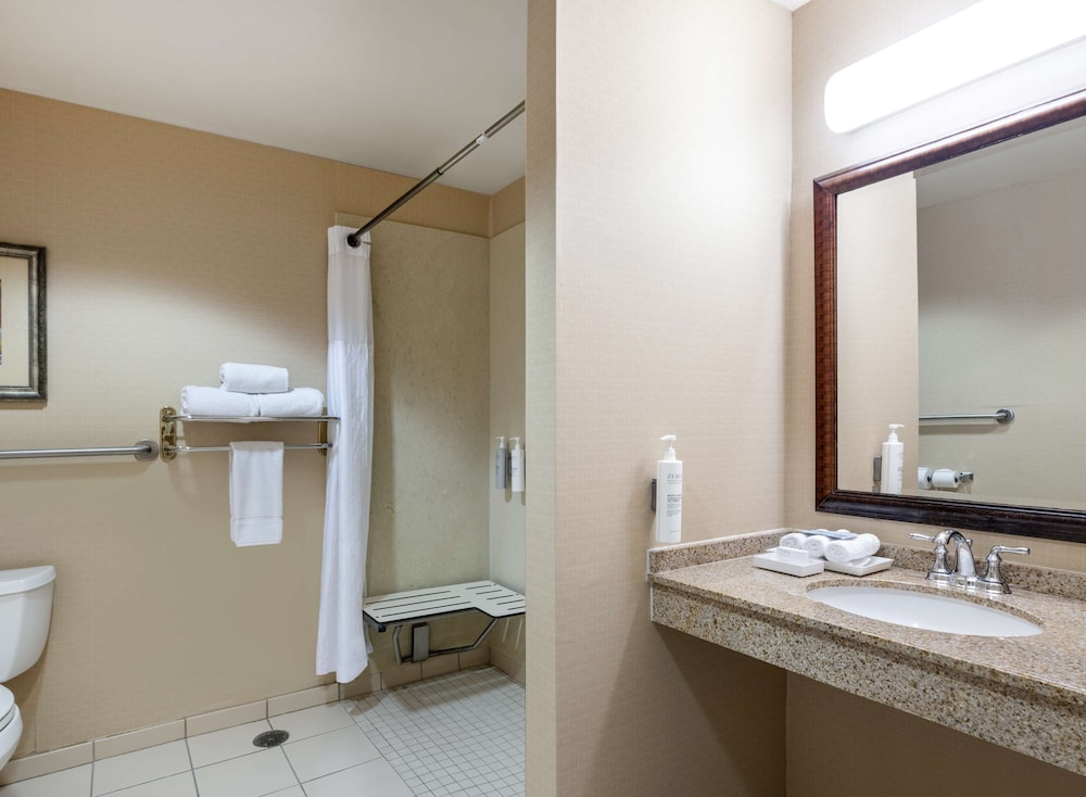 Suite, Accessible - Photo 2