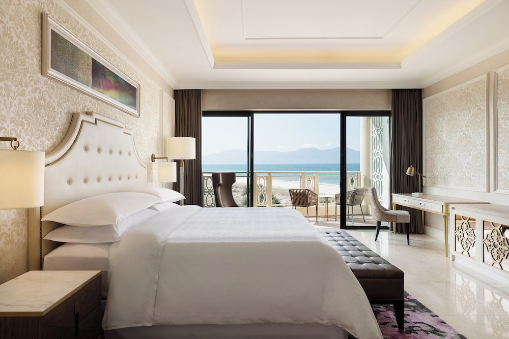 Room, 1 King Bed, Non Smoking, Partial Sea View photo 2