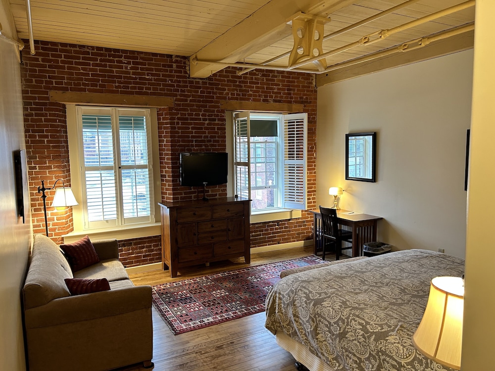 Room, Multiple Beds, River View