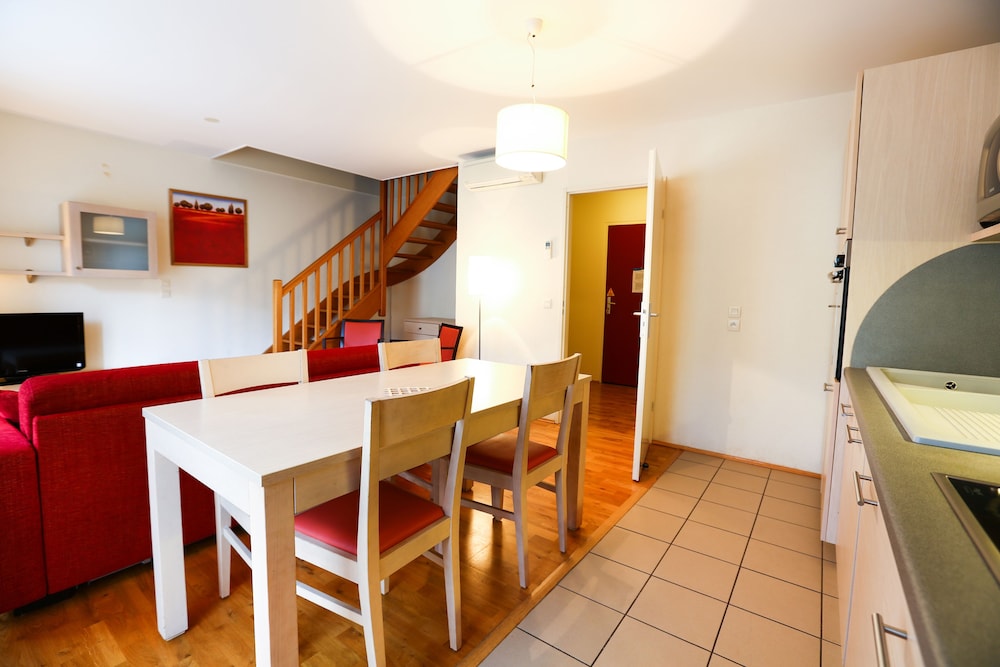 Basic Apartment photo 2