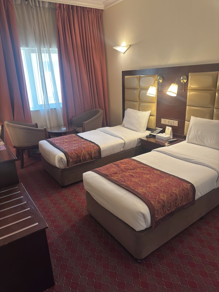 Standard Room, 1 King Bed, City View photo 3
