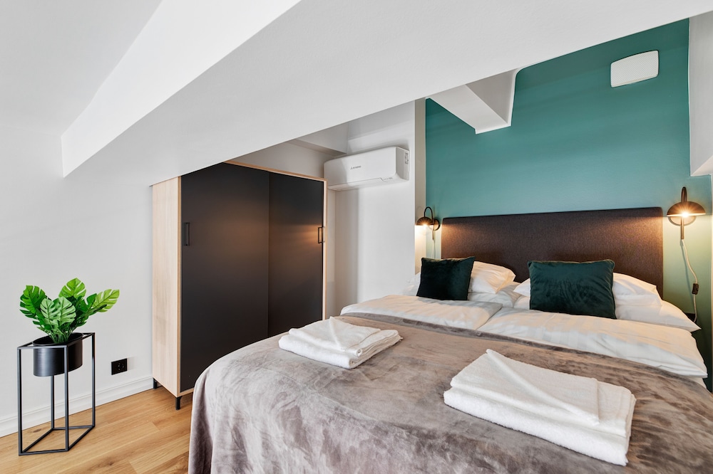 Basic Loft, 1 Queen Bed with Sofa bed (Homey Studio - Loft for 3) - Photo 2