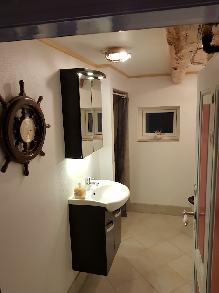Economy Double Room, Shared Bathroom (5,6,7), photo 6