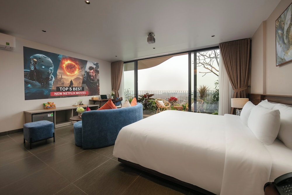 Signature Suite Double with Balcony, Garden View