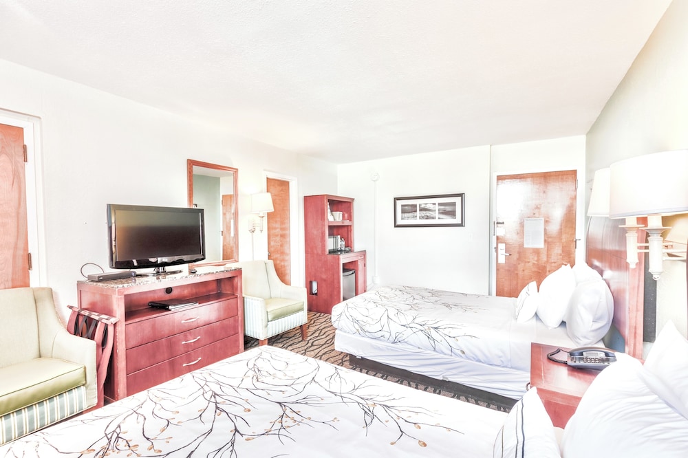 Standard Room, 2 Double Beds - Photo 15