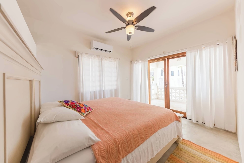 Comfort Apartment, 3 Bedrooms, Beach View (Villa 2) photo 3