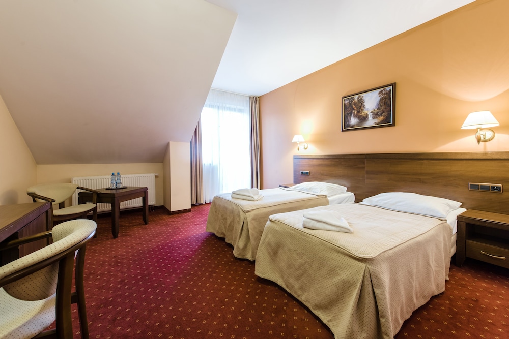 Standard Twin Room, 2 Twin Beds - Photo 4