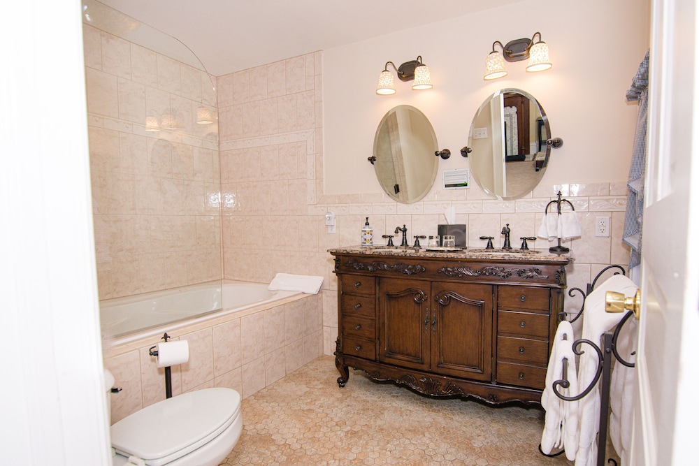Signature Room, 1 Queen Bed, Ensuite (Queen ) photo 3