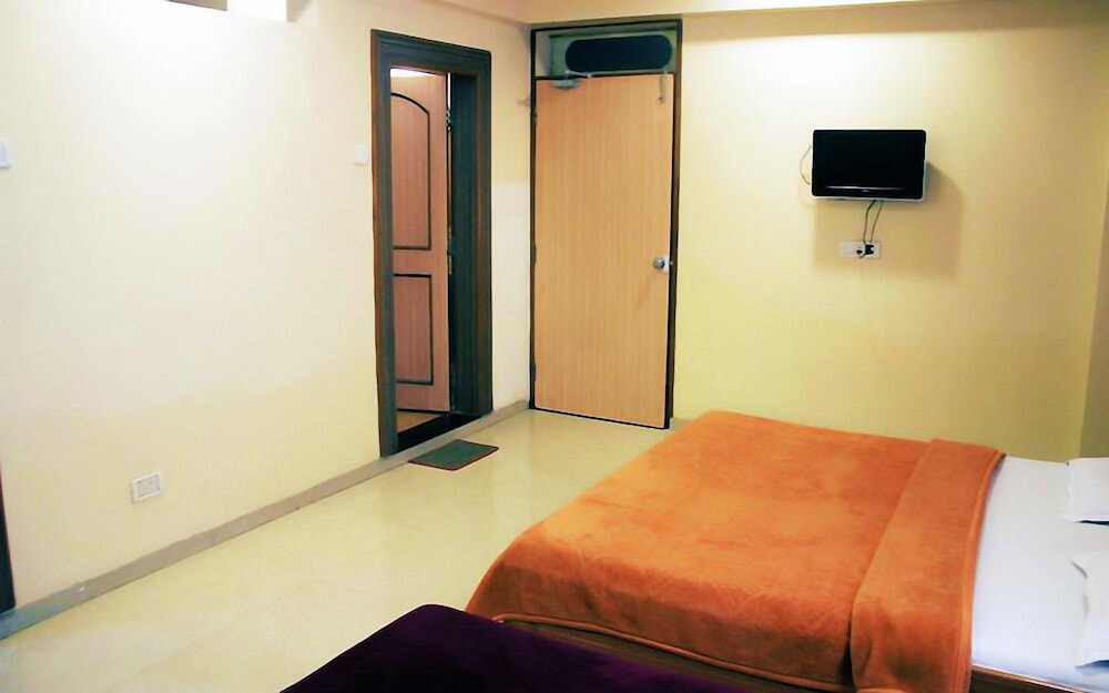 Basic Quadruple Room, 2 Double Beds, City View photo 2