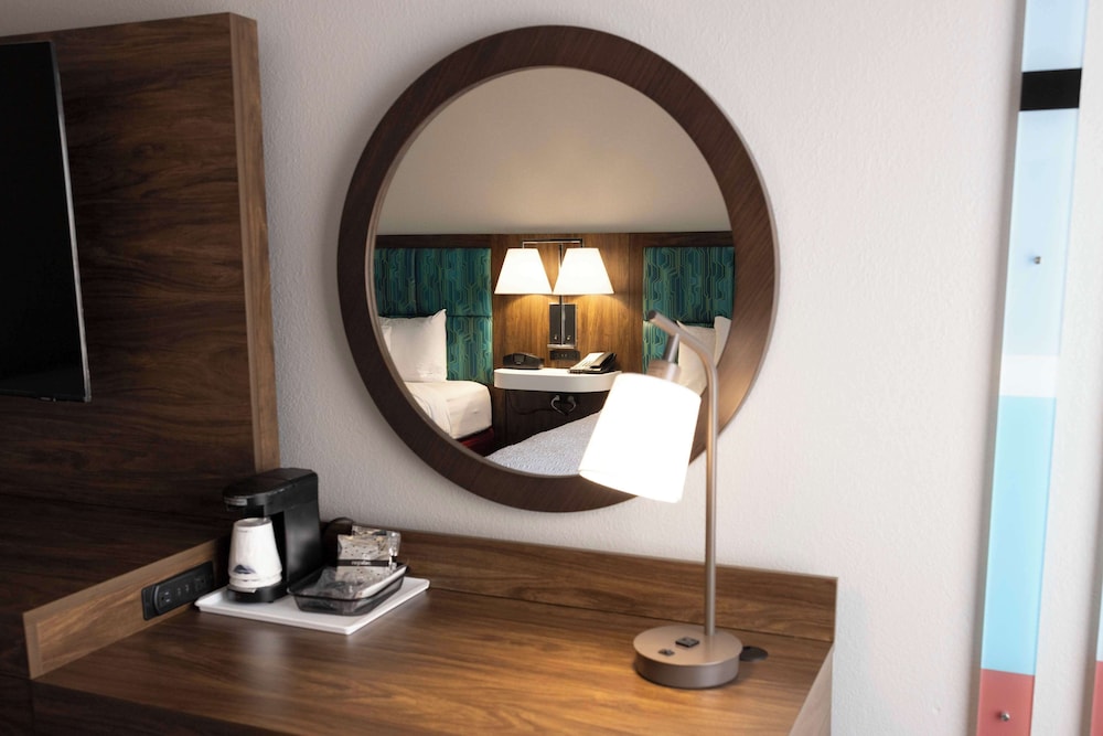 Two Double Beds Accessible - Photo 4