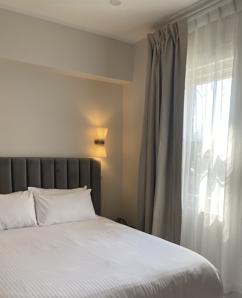 Deluxe Double Room, 1 Queen Bed - Photo 2