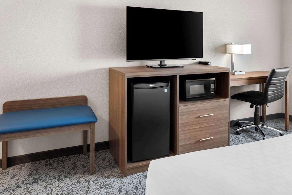 Room, 1 King Bed, Accessible, Non Smoking - Photo 3