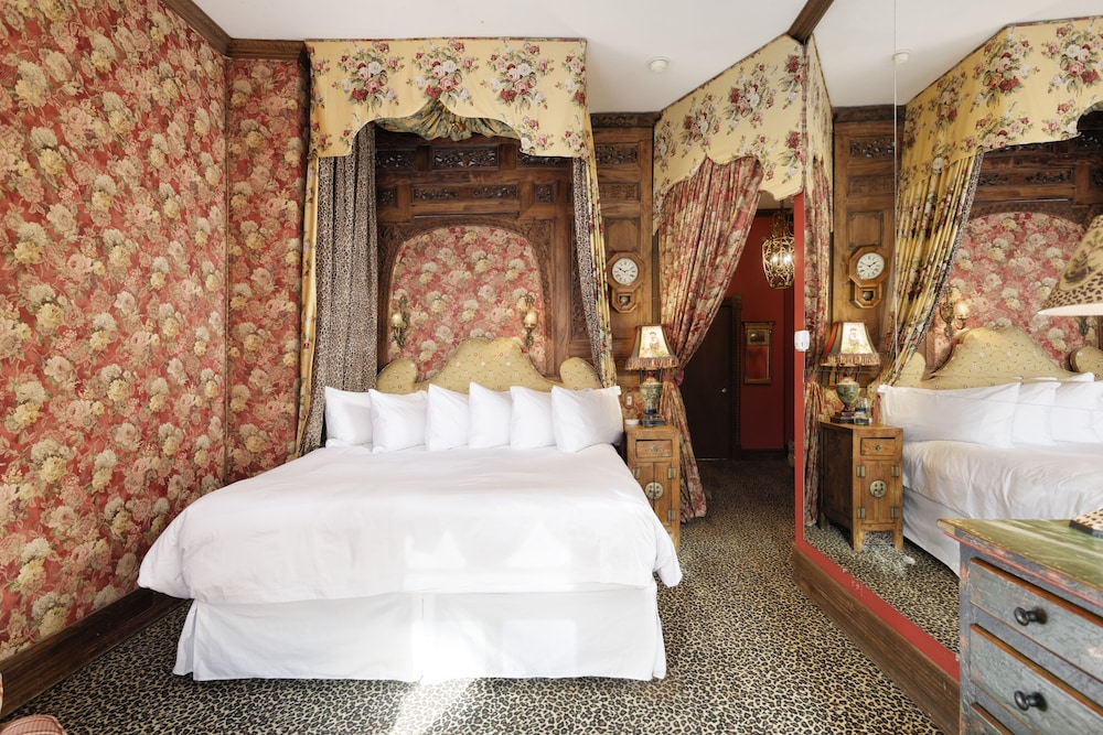 Deluxe Studio Suite