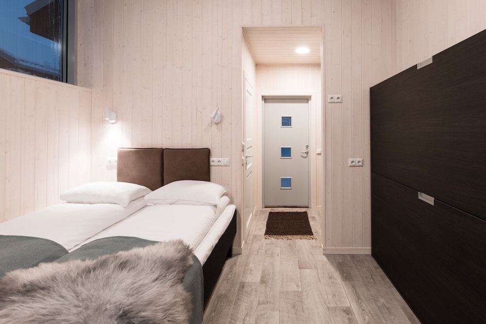 Available room thumbnail 6