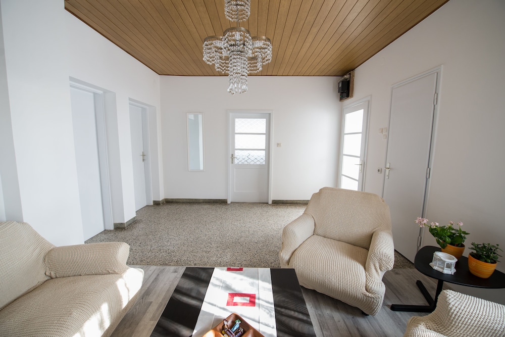 City Apartment, Multiple Beds photo 2
