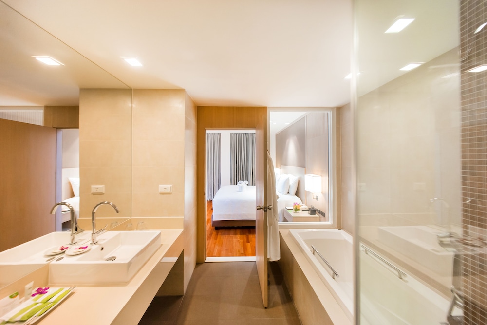 Two Bedroom Suite - Photo 8