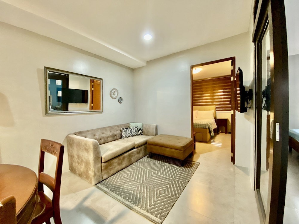 Governor Suite