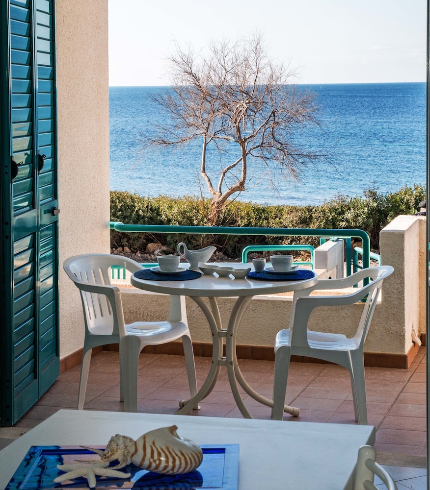 Family Apartment, 1 Bedroom, Smoking, Sea View photo 3