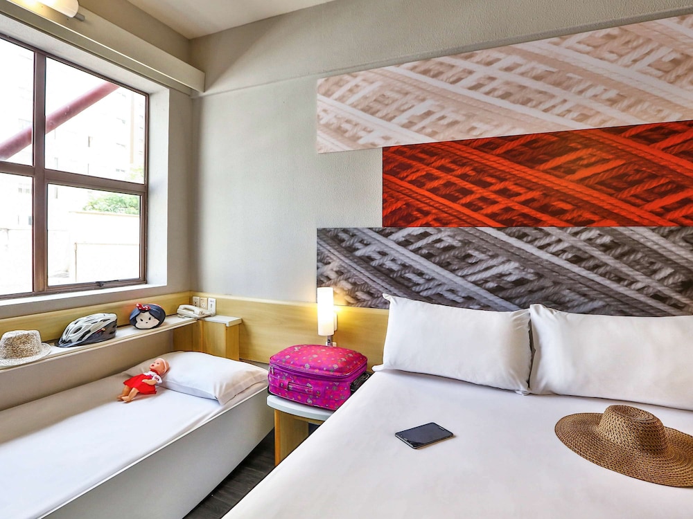 Standard Room, Multiple Beds - Photo 11