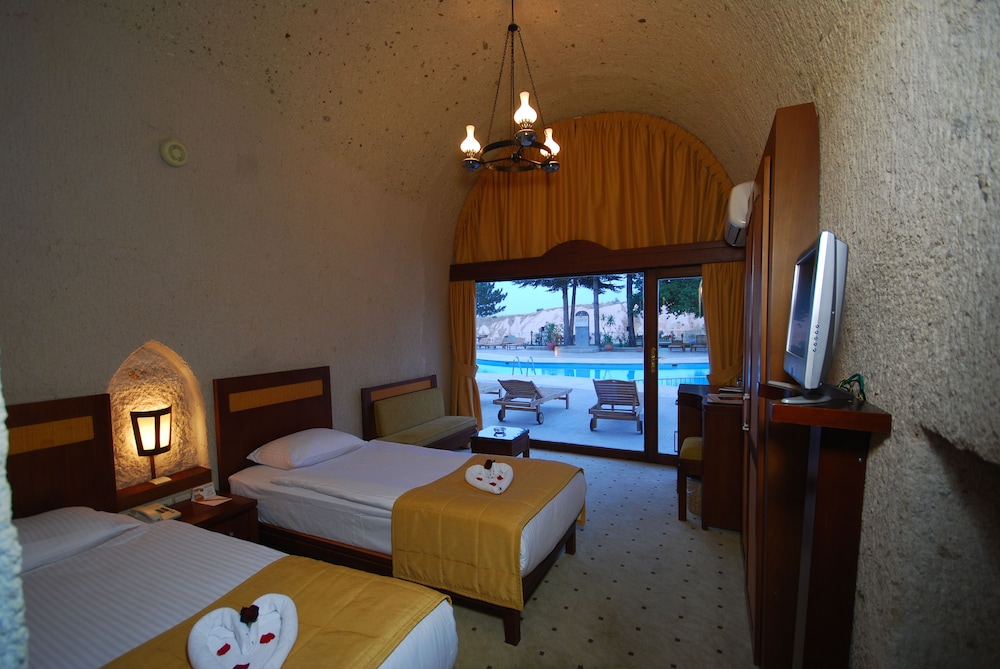 Arched Room With Panaromic View photo 3
