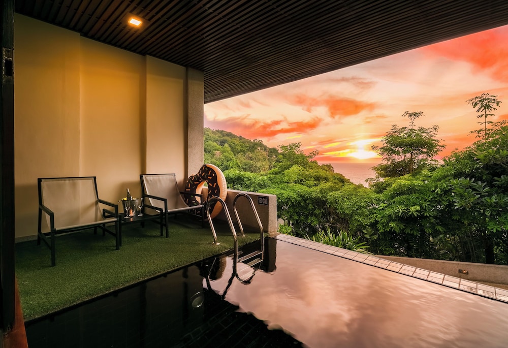 Grand Thai with Spa Bath & Private Pool - Photo 7