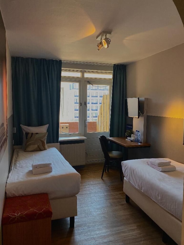 Twin Room, 2 Twin Beds, Balcony - Photo 6