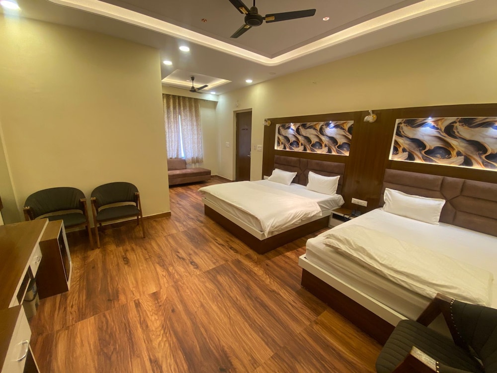 Suite with Hot Tub