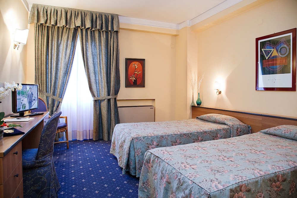 Classic Double or Twin Room, 1 Double Bed - Photo 2