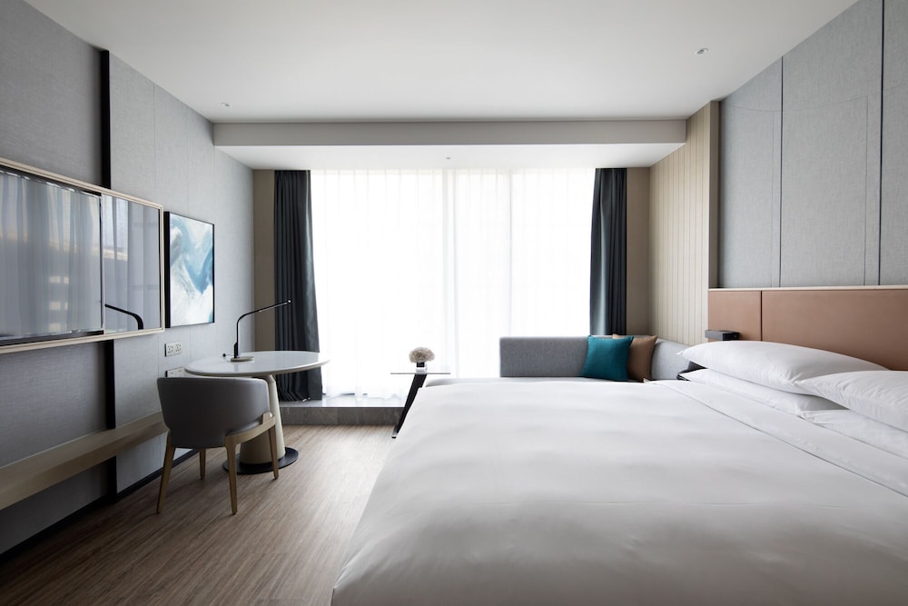 Room, 1 King Bed - Photo 2