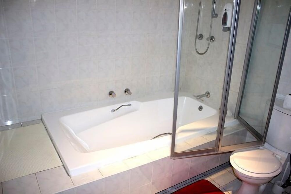 Queen Room 10 photo 2