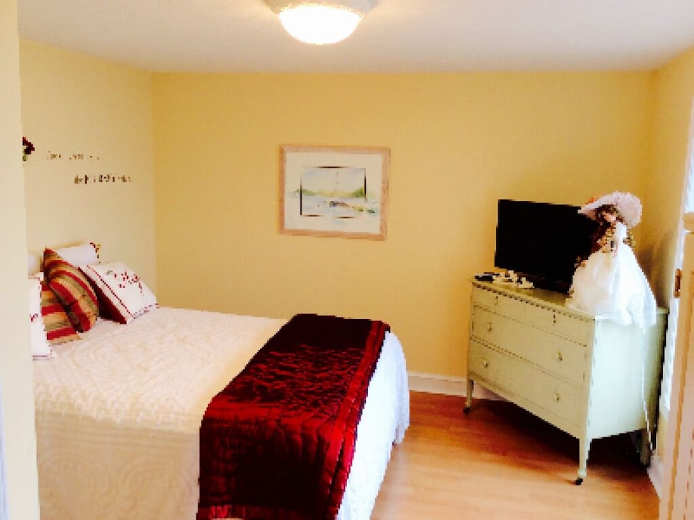 Superior Double Room, Ensuite, Lake View (Chapel Room)