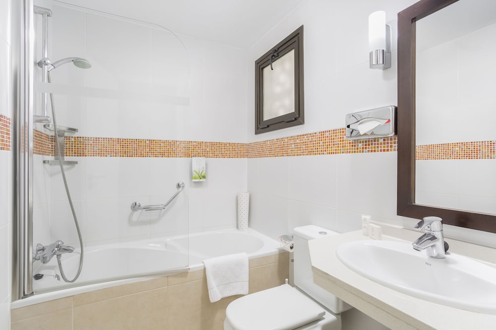 Family Apartment, 2 Bedrooms - Photo 13