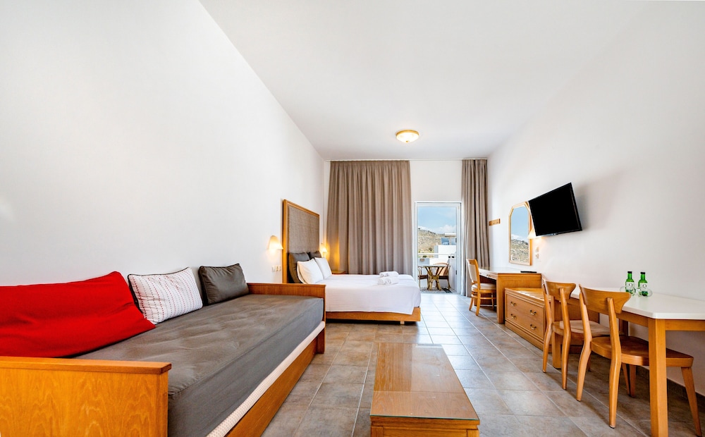 Economy Twin Room photo 3
