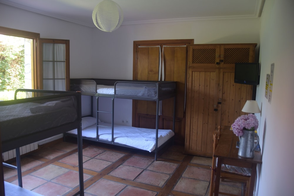 Shared Dormitory, Mixed Dorm, Shared Bathroom (+ Surf Course )