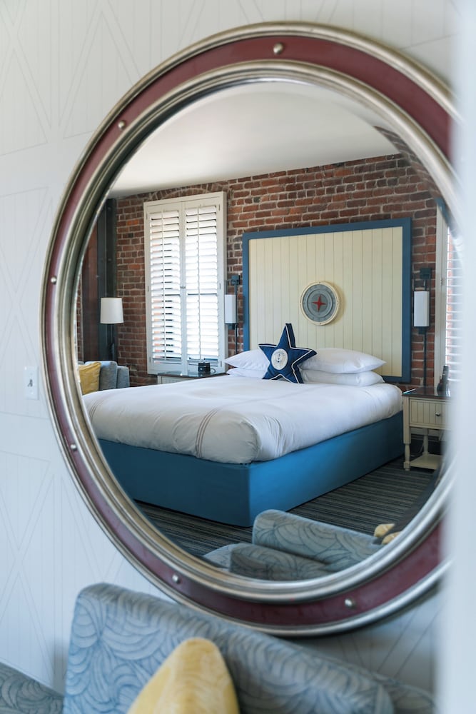 Suite, 1 King Bed, Mobility Accessible - Photo 6