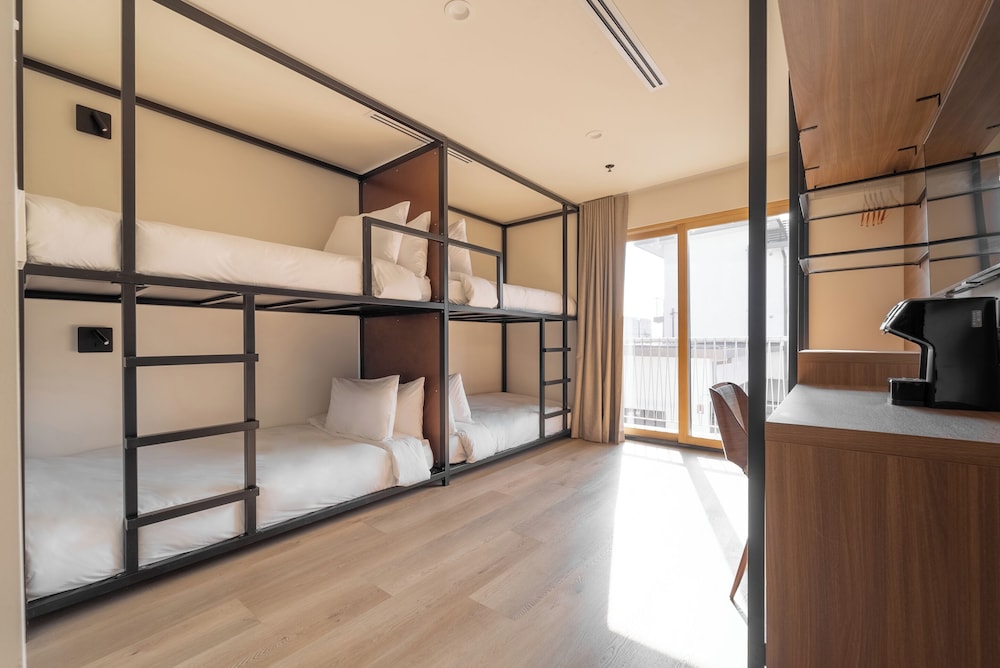 Standard Room, Multiple Beds - Photo 3