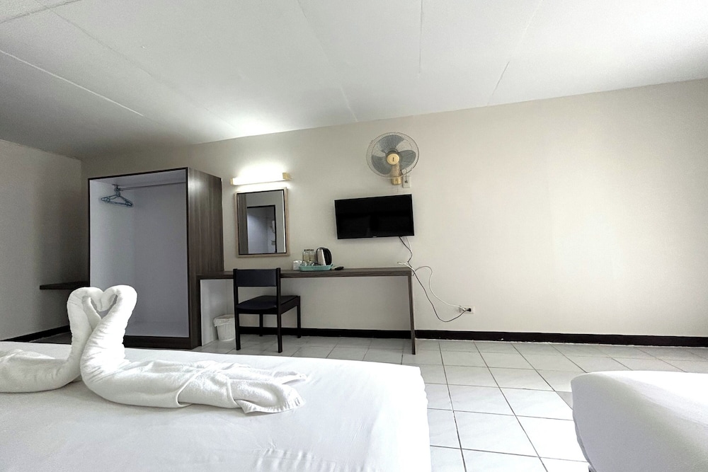Deluxe Double + Single Bed - Photo 6