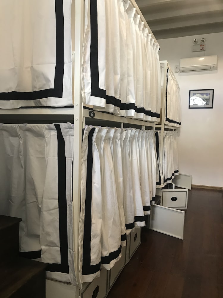Bed in 8-Bed Mixed Dormitory photo 2