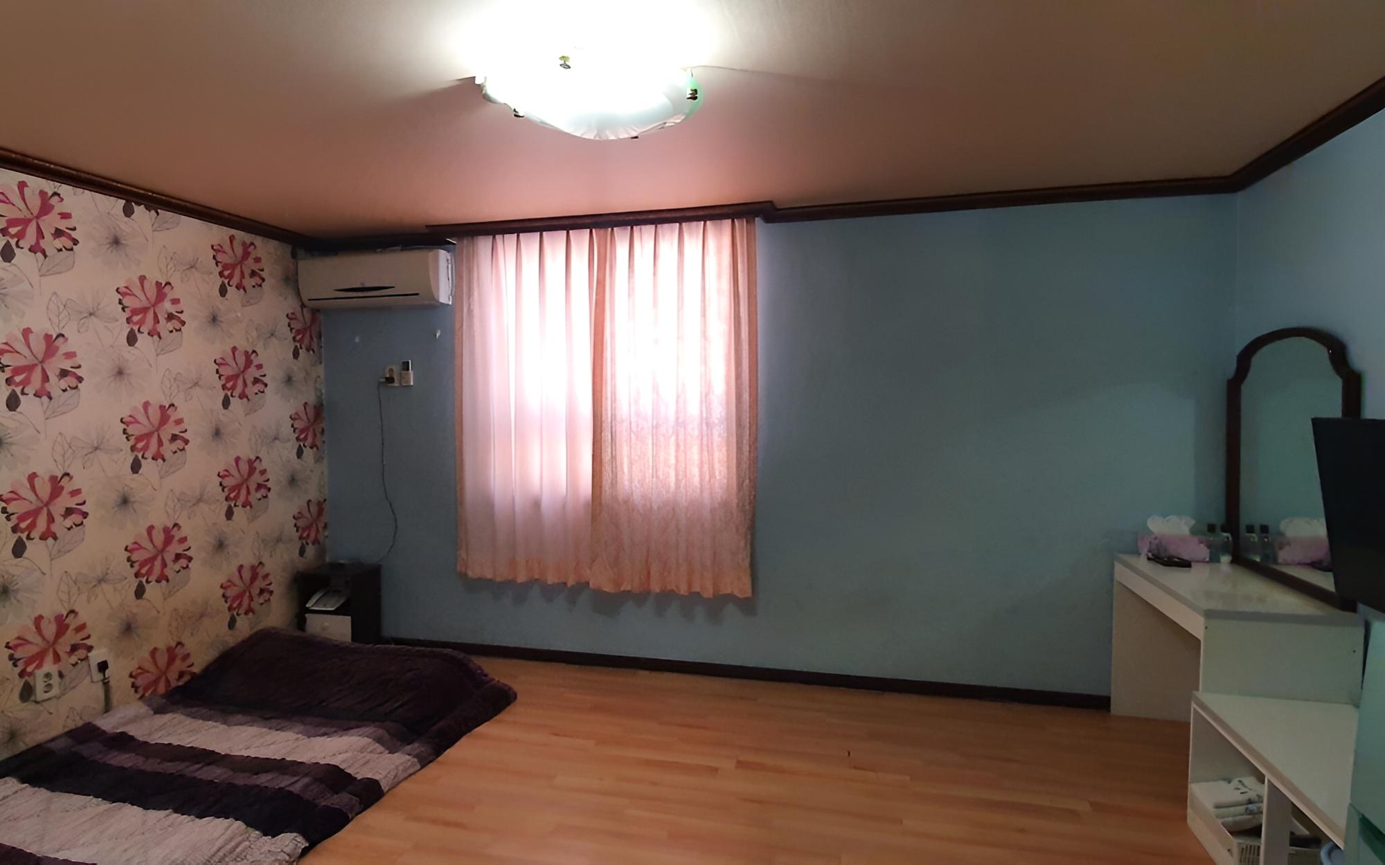 Room (Ondol Room)
