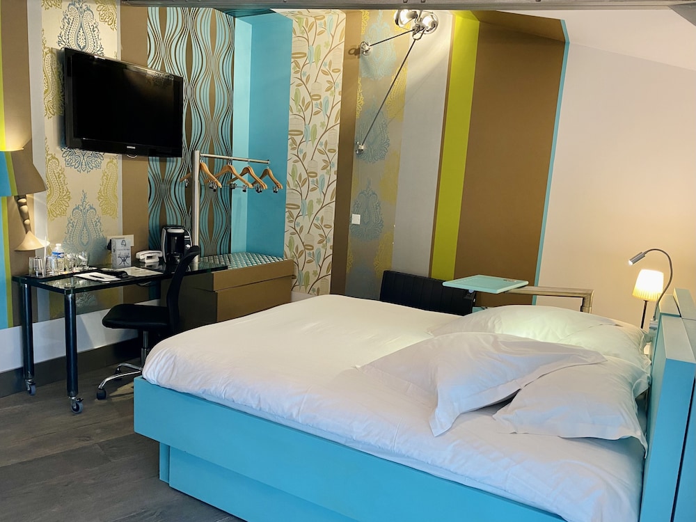 Superior Double Room (Poème)