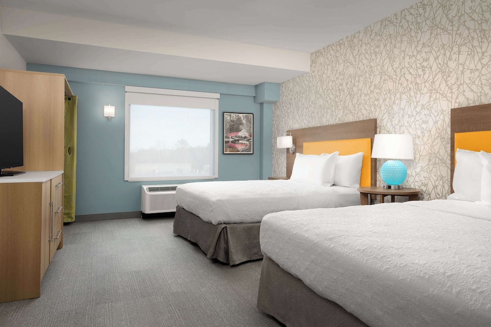 Suite, 2 Queen Beds, Accessible (Mobility & Hearing, Roll-In Shower)
