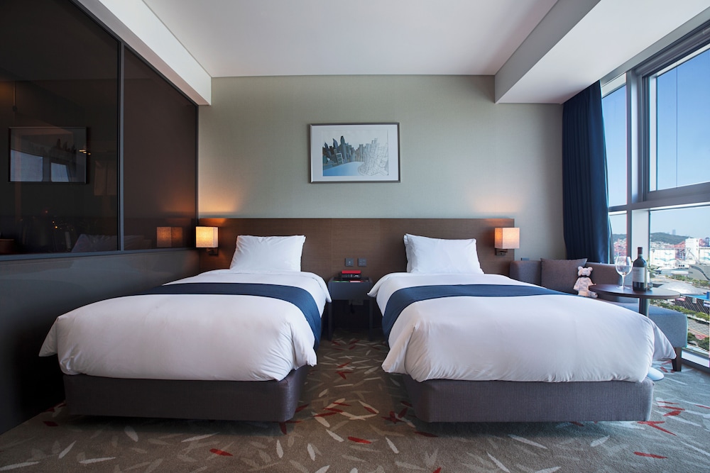 Deluxe Twin Room, City View photo 3