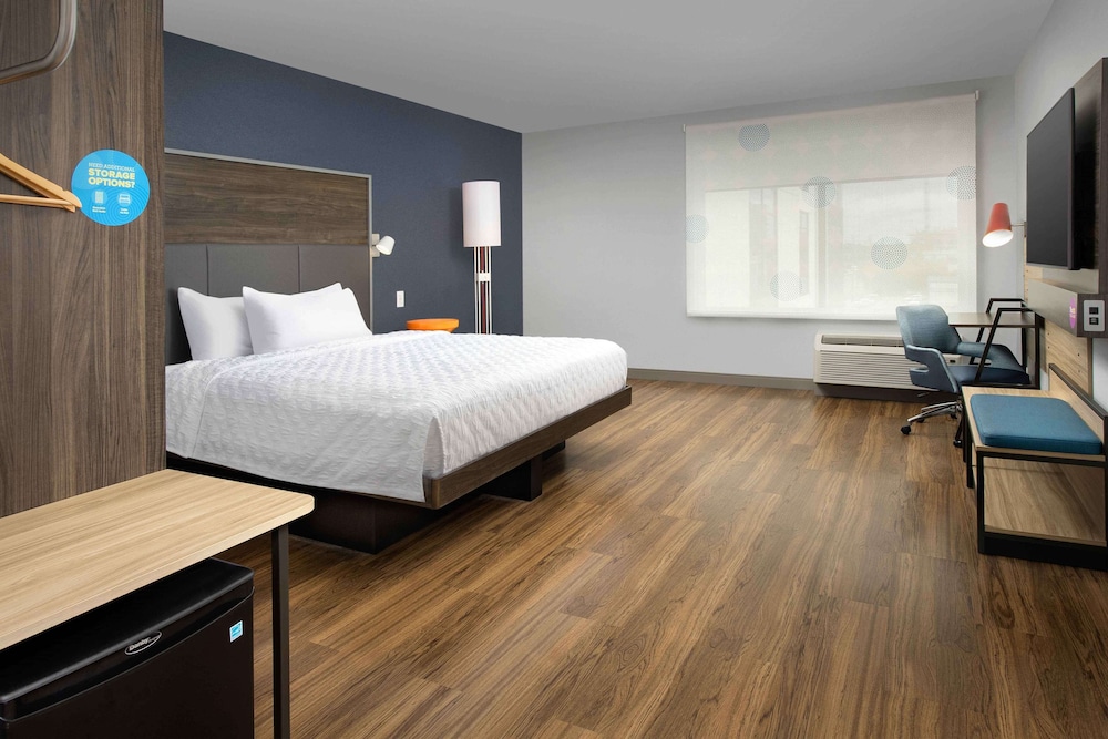 Room, 1 King Bed, Accessible, Bathtub
