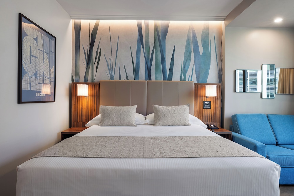 Deluxe Suite, 1 King Bed with Sofa bed thumbnail 5