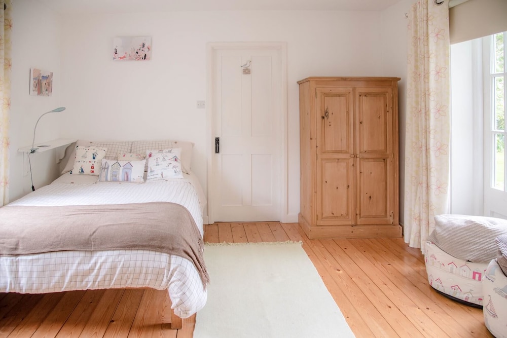 Cottage (3 Bedrooms) photo 2