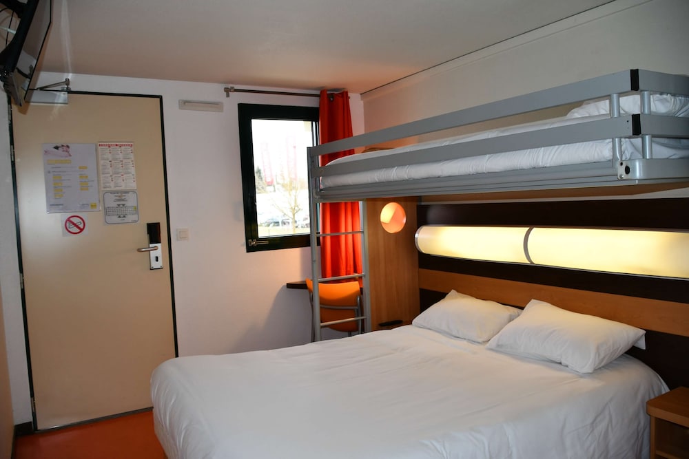 Standard Room, Multiple Beds (1 Double and 1 Single bed) - Photo 5