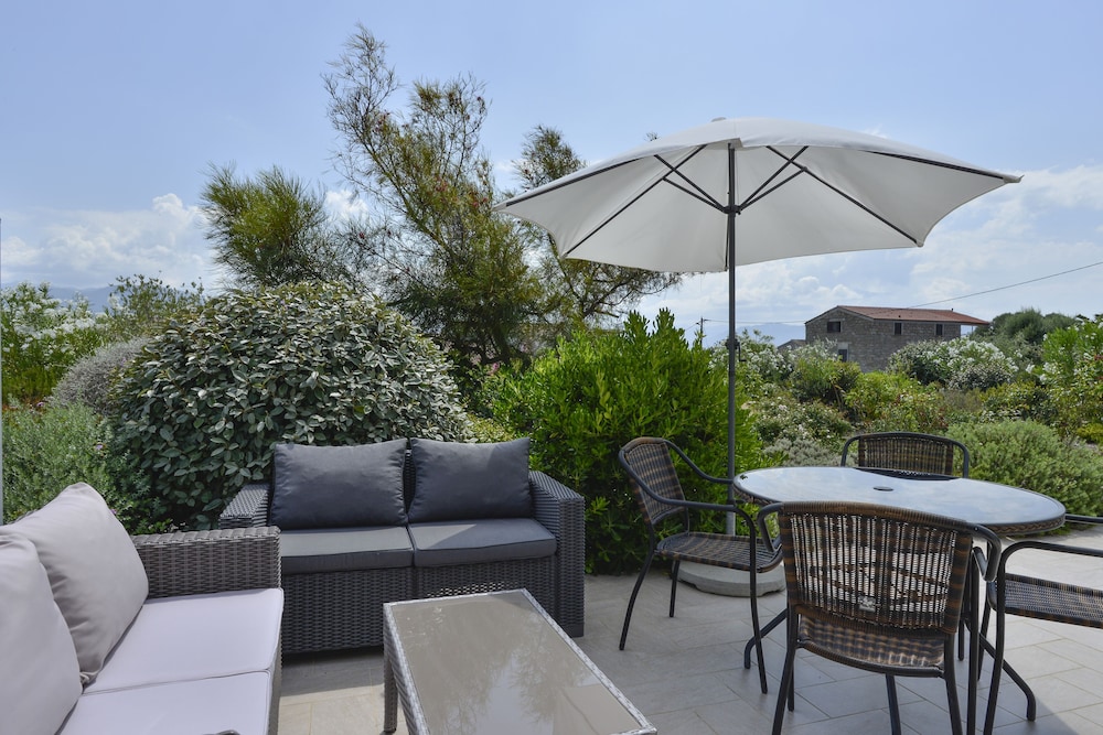 Studio Demeure 45m² with terrace photo 2