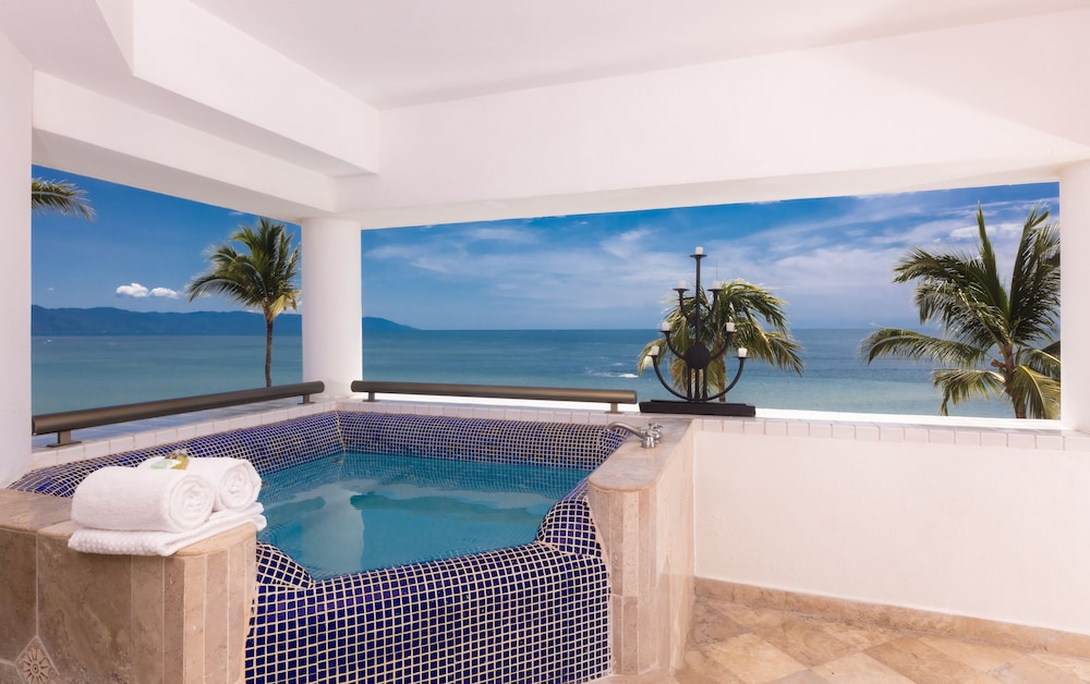 Master Oceanfront Suite With Jacuzzi